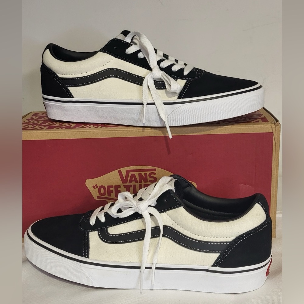 🏷️Price Drop..VANS men's Ward low top suede sneakers